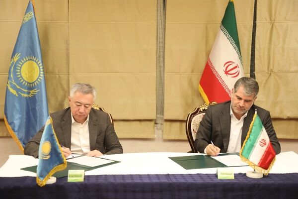 امضای تفاهم نامه همکاری  میان وزارت جهاد کشاورزی و  وزیر تجارت قزاقستان