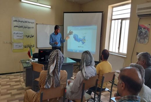 آشنایی بهره‌برداران ماهشهری با ماشین‌های تولید غلات