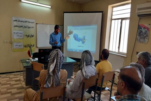 آشنایی بهره‌برداران ماهشهری با ماشین‌های تولید غلات