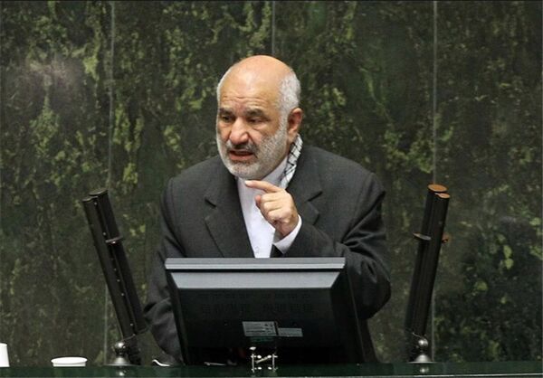 نماینده اصفهان از لاریجانی شکایت کرد