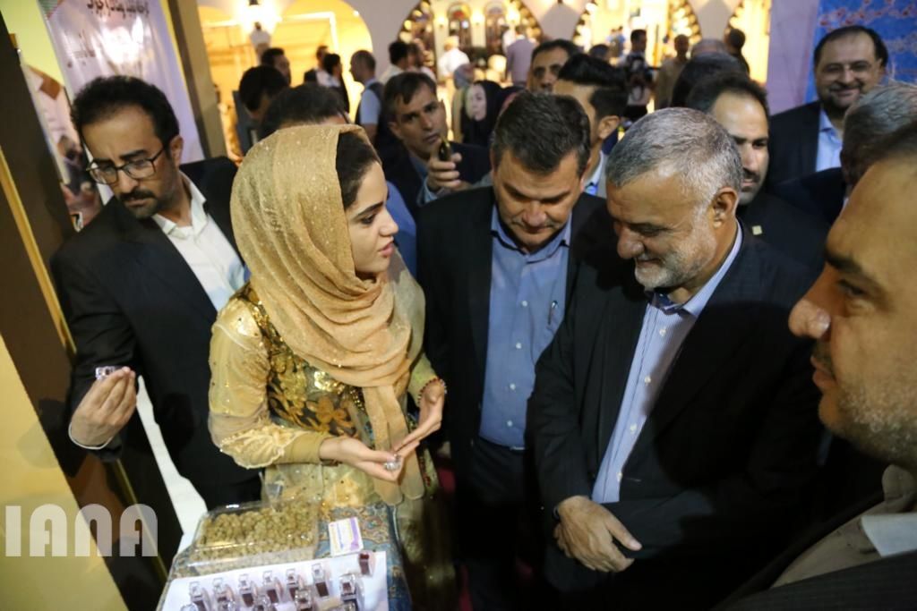 بازدید وزیر جهاد کشاورزی از چهارمین نمایشگاه توانمندی های عشایر و روستائیان