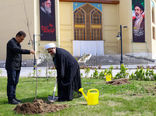 امام جمعه تبریز به یاد رهبر شهید نهال میوه کاشت
