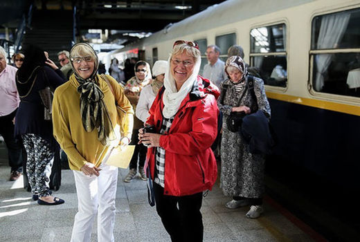 گردشگران مشکلی با حجاب ندارند که قوانین تغییر کند