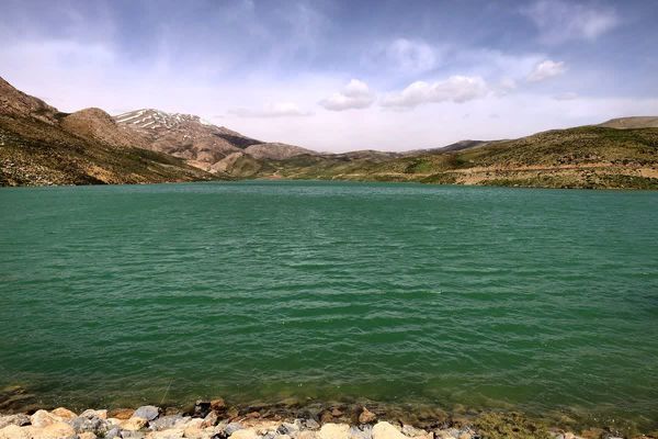 سر ریز شدن سد خاکی بیدکان شهرکرد