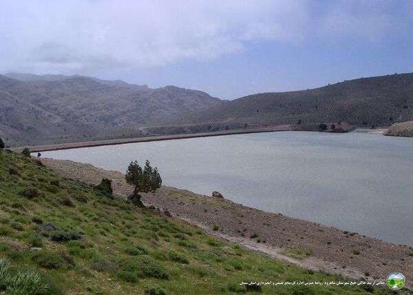 عملیات احداث کانال بتنی انتقال آب در اراضی کشاورزی شهرستان آرادان اجرا شد