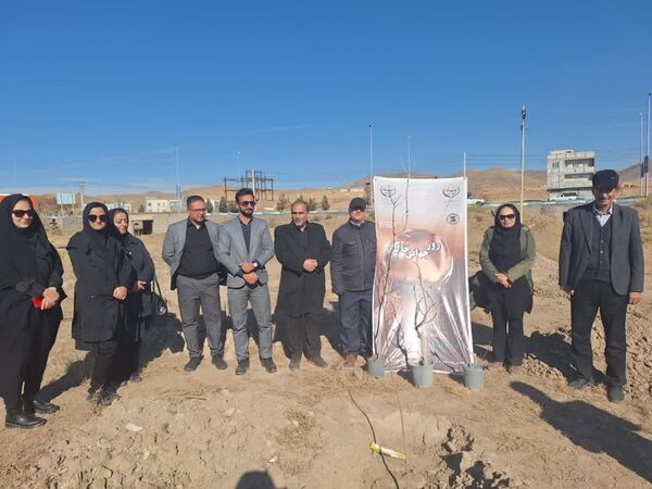 غرس سه هزار اصله نهال به مناست گرامیداشت روز جهانی خاک در شهرستان عجب شیر