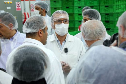 مسئولان دامپزشکی و خبرنگاران از روند تولید و بسته‌بندی گوشت بازدید کردند