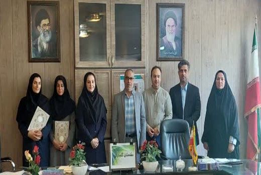 تجلیل از مسئول روابط عمومی و مسئول باغبانی جهاد کشاورزی استهبان