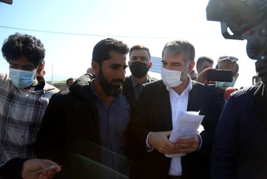 وزیر جهاد کشاورزی با مردم منطقه هشتبندی شهرستان میناب دیدار و گفتگو کرد