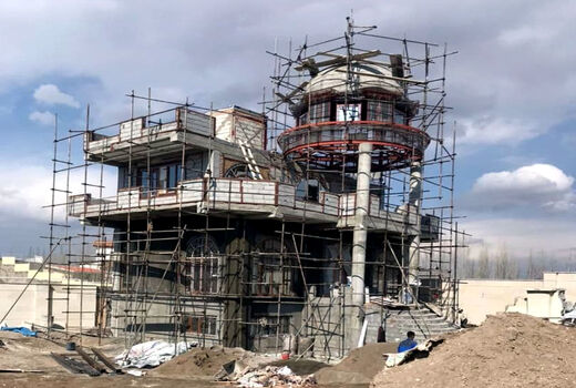 روشنگری امور اراضی آذربایجان شرقی درخصوص فرآیند قانونی قلع وقمع ویلای مجلل در تبریز