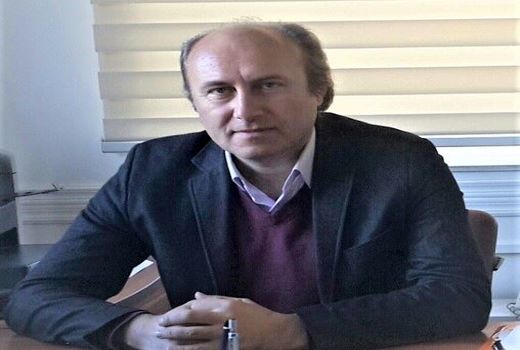 زارعان استان در مزارع گندم و جو اقدام به مبارزه با علفهای هرز و سن غلات کنند
