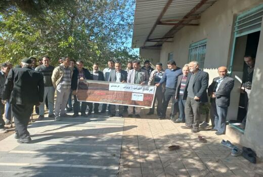 بهره برداران طرح جهش تولید در دیمزار ها با مراحل کاشت ،داشت وبرداشت گل محمدی آشنا شدند