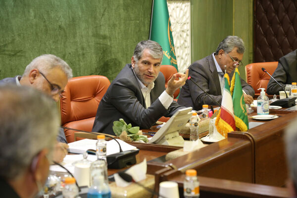  ایجاد کمربند حفاظتی مناطق آلوده و غیر آلوده در جنگل های زاگرس /  تله نوری و محلول پاشی  توسط بسیج وزارت جهاد کشاورزی و بسیج مردمی