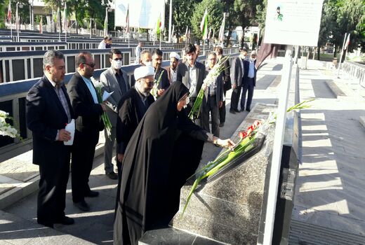 گلزار شهدای جهاد کشاورزی استان قزوین غبارروبی و عطر افشانی شد 