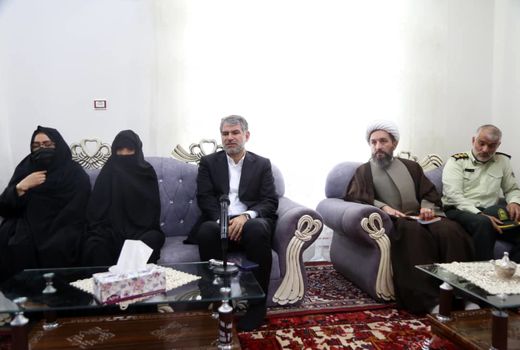 دیدار وزیر جهاد کشاورزی با خانواده شهید مدافع سلامت شبستر