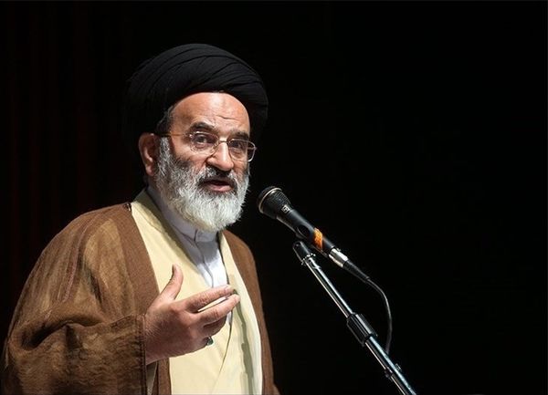 تقویت روحیه خودباوری از دستاوردهای انقلاب اسلامی