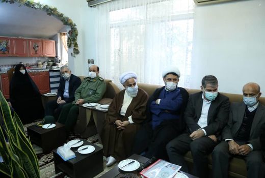 وزیر جهاد کشاورزی با خانواده معظم شهدای رودسر دیدار کرد