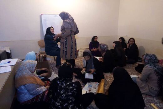 توجه به زنان روستایی و عشایری از سیاست های اساسی صندوق خرد زنان روستایی است