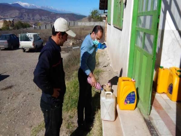 توزیع 300 لیتر کود بذرمال رایگان بین کشاورزان کجور نوشهر