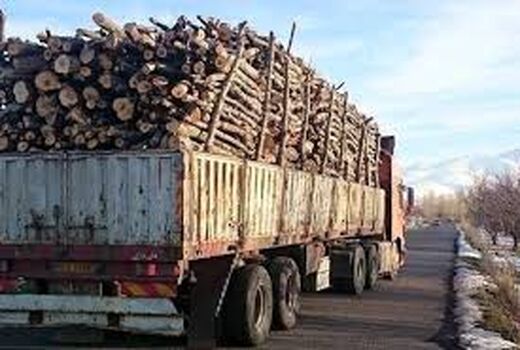 خودرو حامل 5 تن چوب قاچاق در محور فیروزکوه - سمنان توقیف شد