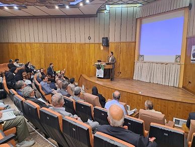 برگزاری کارگاه آموزشی آشنایی با محدودیت های خاک در مناطق پسته کاری رفسنجان و بررسی راهکارهای افزایش بهره وری 