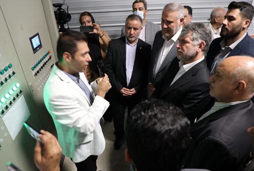 بازدید وزیر جهاد کشاورزی از مزرعه مرغ تخم گذار زرین پر در گرمسار