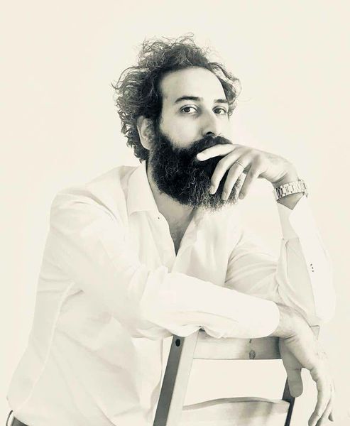 مهران راد پرفورمنس «پیله» را اجرا می کند