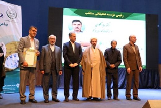 تجلیل  از دکتر جهانبازی به‌عنوان رئیس برتر مراکز تحقیقات و آموزش کشاورزی و منابع طبیعی کشور