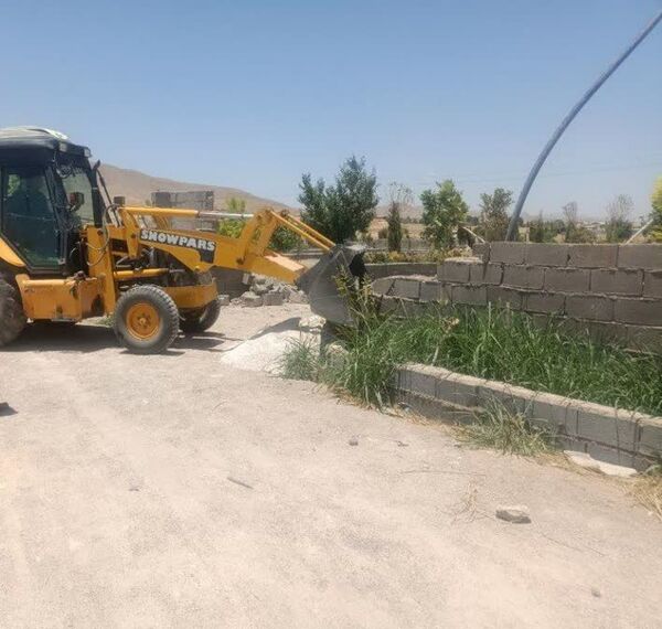 تخریب ساخت و سازهای غیر مجاز اراضی کشاورزی شهرستان بیضا