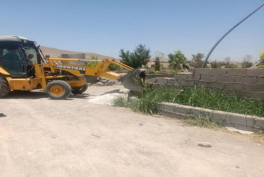 تخریب ساخت و سازهای غیر مجاز اراضی کشاورزی شهرستان بیضا