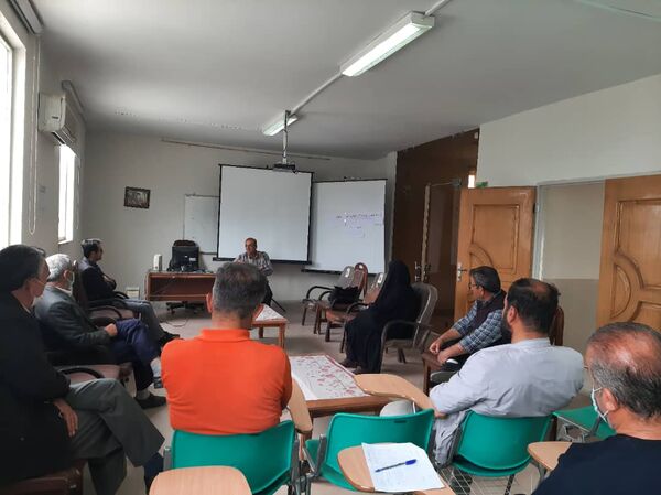 بهره برداران شهرستان البرز با اصول کشت پنبه با آبهای نامتعارف آشنا شدند