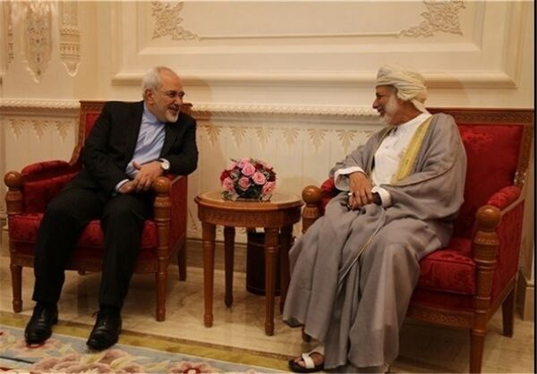 رایزنی ظریف با وزیر امورخارجه عمان در مسقط