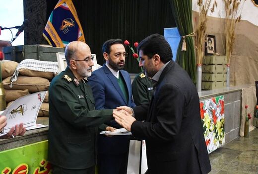تجلیل از اکبر فتحی در برگزاری کنگره ملی 10 هزار شهید