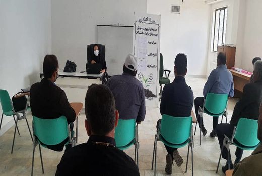 بهره‌برداران شهرستان البرز با اصول و روش‌های مبارزه با آفات و بیماری‌های درختان مثمر آشنا شدند