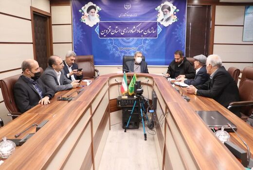 دیدار اهالی روستای دستجرد سفلی با سرپرست سازمان جهاد کشاورزی استان قزوین