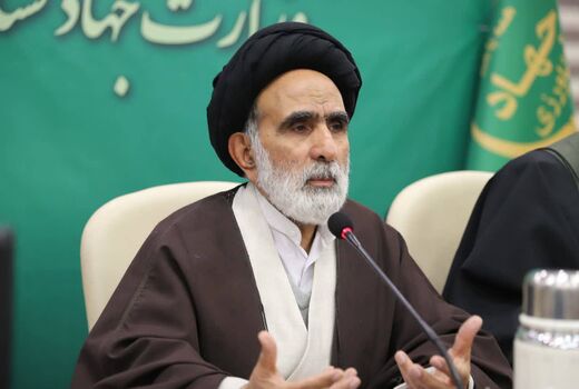 پیروزی انقلاب اسلامی جلوه‌ای روشن از نصرت الهی و اراده ملت ایران است