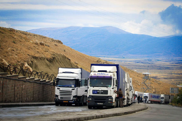 عبور روزانه500تریلر از مرزهای ایران