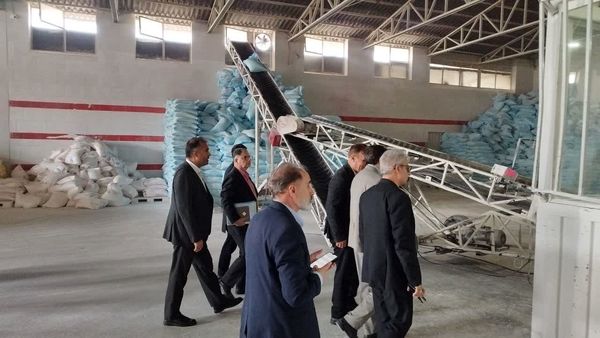 بازدید معاون سلامت سازمان پدافند غیرعامل کشور از مراکز ذخیره‌سازی و صنایع مرتبط با تأمین کالاهای اساسی در آذربایجان‌غربی 
