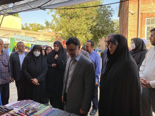 بازدید رییس سازمان جهاد کشاورزی آذربایجان غربی از نمایشگاه عرضه و فروش پوشاک اسلامی ایرانی در ارومیه