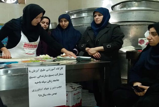 برگزاری کارگاه آموزشی مهارتی ارتقاء فرهنگ مصرف آبزیان در شهرستان عجب شیر