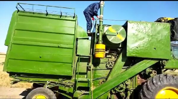 ضدعفونی کمباین های مهاجر در آبادان