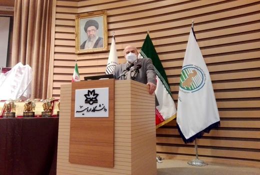 توسعه کشت گلخانه ای مانعی در راه احیای دریاچه نیست