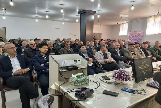 برگزاری کارگاه آموزشی گرده افشانی در باغات بادام 