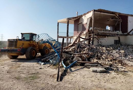 دو بنای غیرمجاز در اراضی کشاورزی شهرستان آبیک تخریب شد