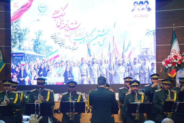 گردهمایی حماسه‌آفرینان سنگرسازان بی‌سنگر در سی‌وهشتمین گردهمایی فرماندهان دفاع مقدس