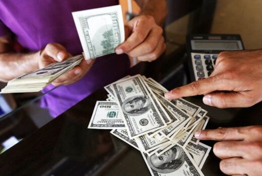 دستاورد دولت باید تعادل در نرخ ارز باشد