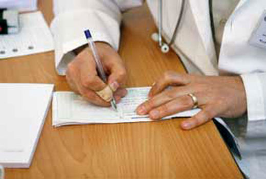 پزشکان موظف به تجویز داروی ایرانی هستند