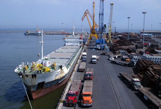  موجودی ۳.۷ میلیون تنی کالاهای اساسی در ۱۱ بندر کشور