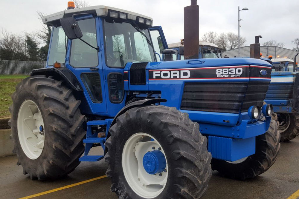 نمایشگاه تراکتورهای کمپانی فورد در ایرلند