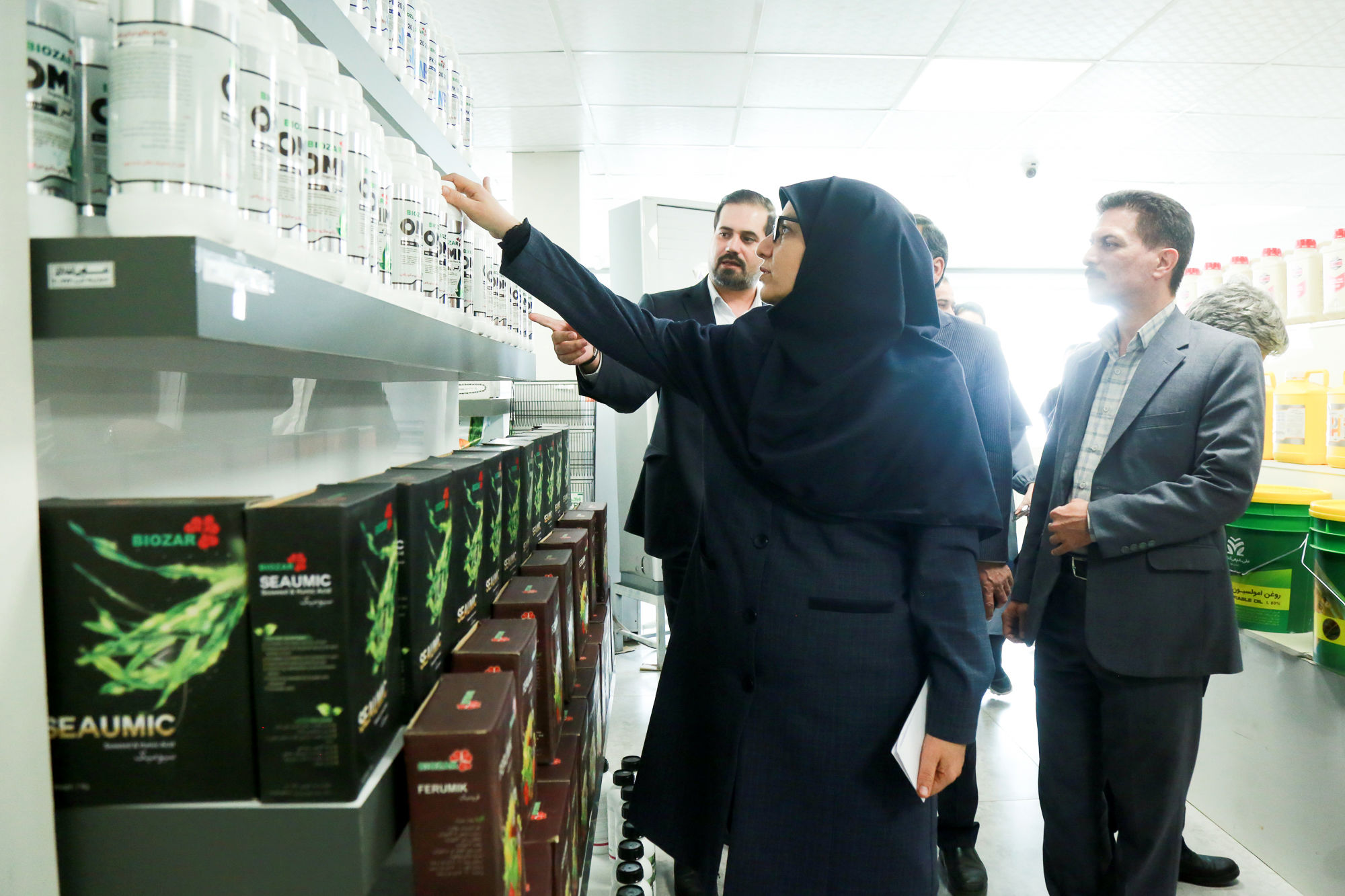 بازدید رئیس سازمان حفظ نباتات از تعاونی عرضه کننده آفت کش های کشاورزی 